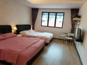 Everyone Knows (EOK) in Lot 10 Pangkor - Studio - 卡庞帕斯班伽克