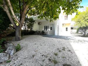 Studio Apartments Promajna