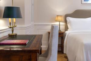 Classic, Guest room, 1 King, Courtyard view room in King George A Luxury Collection Hotel Athens