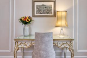 Deluxe Acropolis Guest room, 1 King, City view room in King George A Luxury Collection Hotel Athens