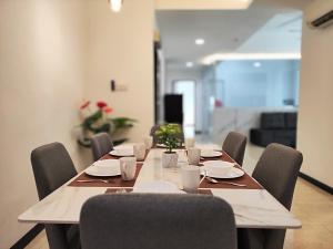 Sibu Q2 Homestay -1st Floor, 4 Rooms 5 Beds