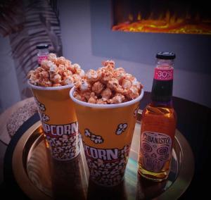 Appartements La MerVeille by MRODBNB - Appart Neuf - Apercu Mer - 25m Plage & Resto - Cine - cheminee - Popcorn : photos des chambres