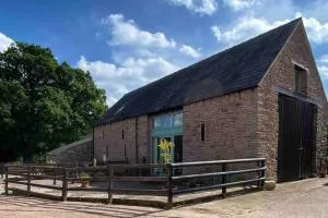Mallards Barn on a rural farm - Pen y Clawdd