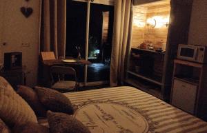 La guitoune - chambre ou studio, clim, parking, sdb terrasses et entrées privatives, SPA