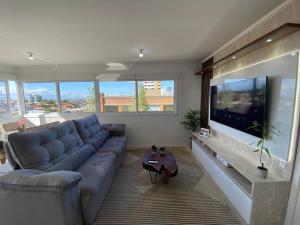 Apto completo c cervejeira no Centro de Torres!