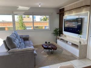 Apto completo c cervejeira no Centro de Torres!