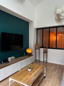 L'Usine du centre ville avec parking privé 2 véhicules et extérieur - 4hvězdičkové hotely ve městě Concarneau