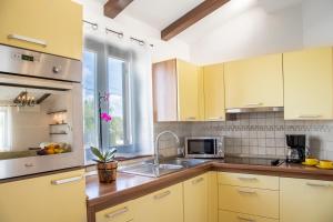 Villa Karin - Mediterranean Charm with Private Pool and Lush Waterfall Gardens