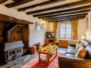 Hope Cottage - chocolate box thatch in Chittlehampton, North Devon