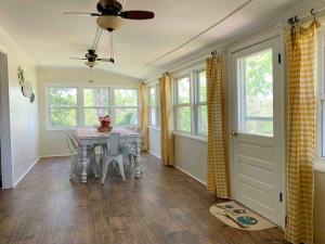 Beautiful Historic Farmhouse Perfect for Fugitive Beach Military and MS&T