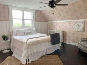 Beautiful Historic Farmhouse Perfect for Fugitive Beach Military and MS&T