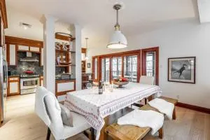 Ski In/Ski Out Luxury Tremblant Chalet - La Macaza