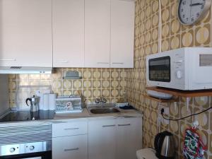 Al lado de Barcos y Gran Playa.