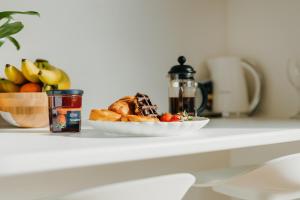 Luxury Private Suite-Parking, Courtyard & Wi-Fi