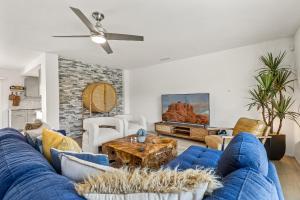 Trendy 3BR in Sedona: Hot TubFire-pit Central Location
