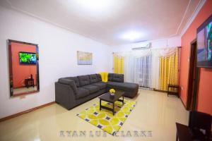 Shan's Manor.... Excellent Location!!!