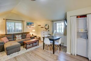 Avalon Cottage Less Than Half-Mi to Beaches and Crescent Ave