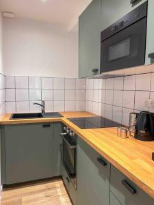 L‘Éden au Porte de Paris Metro 9