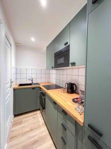 L‘Éden au Porte de Paris Metro 9