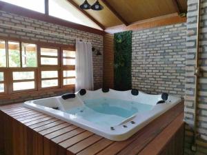 Sitio com jaccuzi, fogão a lenha