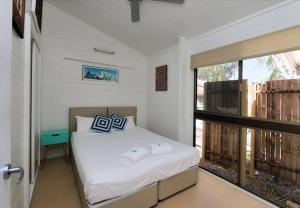 Archies Beach Abode - 50m to beach, sleeps up to 14
