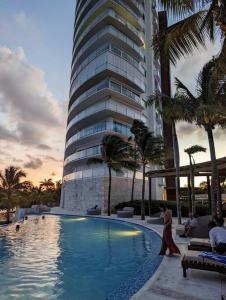 Peninsula Luxury Apartments with ocean front and espectacular views - no pets