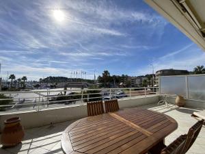 Appartements Appartement climatise face mer, avec piscine et parking, Cavalaire-sur-Mer - FR-1-100-320 : photos des chambres