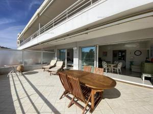 Appartement climatisé face mer, avec piscine et parking, Cavalaire-sur-Mer - FR-1-100-320