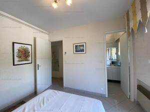 Appartements Appartement climatise face mer, avec piscine et parking, Cavalaire-sur-Mer - FR-1-100-320 : photos des chambres