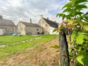 Maisons de vacances Gite avec grand jardin, velos, animaux acceptes, menage inclus et Wi-Fi a Restigne - FR-1-381-556 : photos des chambres