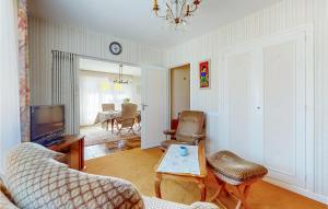 Maisons de vacances 2 Bedroom Cozy Home In Royan : photos des chambres