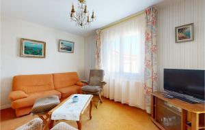 Maisons de vacances 2 Bedroom Cozy Home In Royan : photos des chambres