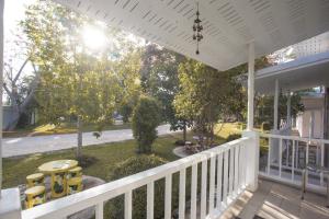 Treeside Guest House Resort