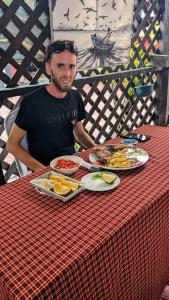 Travellers Home (Kifumbu)