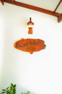 Bend White Villa Hikakduwa