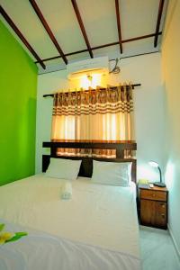 Bend White Villa Hikakduwa