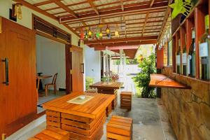 Bend White Villa Hikakduwa