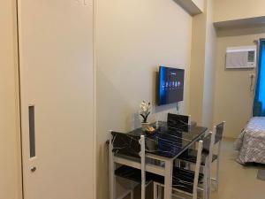 Fully furnishd Avida condo 2(wi-fi netflx disney+)