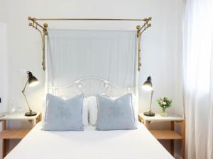 Whispering Oaks Guest House