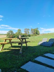 Chambre dans chalet avec piscine