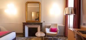 Hotels Hostellerie Du Chapeau Rouge : photos des chambres