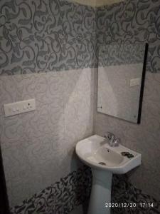 HOTEL OM SHIVAAY INN