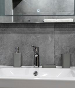 Urban Elegance by Eagles Bridge