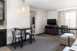 One-Bedroom King Suite with Sofa Bed and Oven room in Residence Inn by Marriott Youngstown Warren/Niles