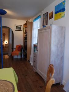 Appartements HERM'S Petite maison atypique et cour privative - : photos des chambres