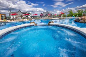 BRAND NEW! Lakefront Cabin - FREE Mini Golf, Hot Tubs, Pools, Pickleball and More!