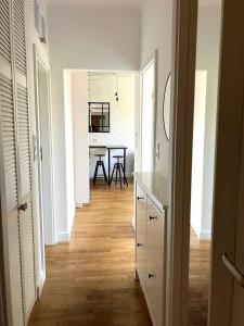 Cute Apartment In The City Center , 2-Beds , Wi-Fi - by HIK Apartments