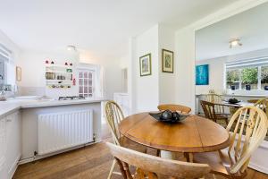 Hidden Cottage in Esher, West End - Pass the Keys