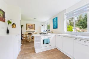 Hidden Cottage in Esher, West End - Pass the Keys