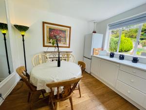 Hidden Cottage in Esher, West End - Pass the Keys